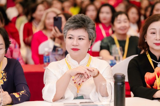 CHỦ TỊCH HANEL CHỦ TRÌ HỘI THẢO THÚC ĐẨY HOẠT ĐỘNG XÚC TIẾN THƯƠNG MẠI XUẤT KHẨU CHO DOANH NGHIỆP KHU VỰC ĐÔNG – TÂY NAM BỘ